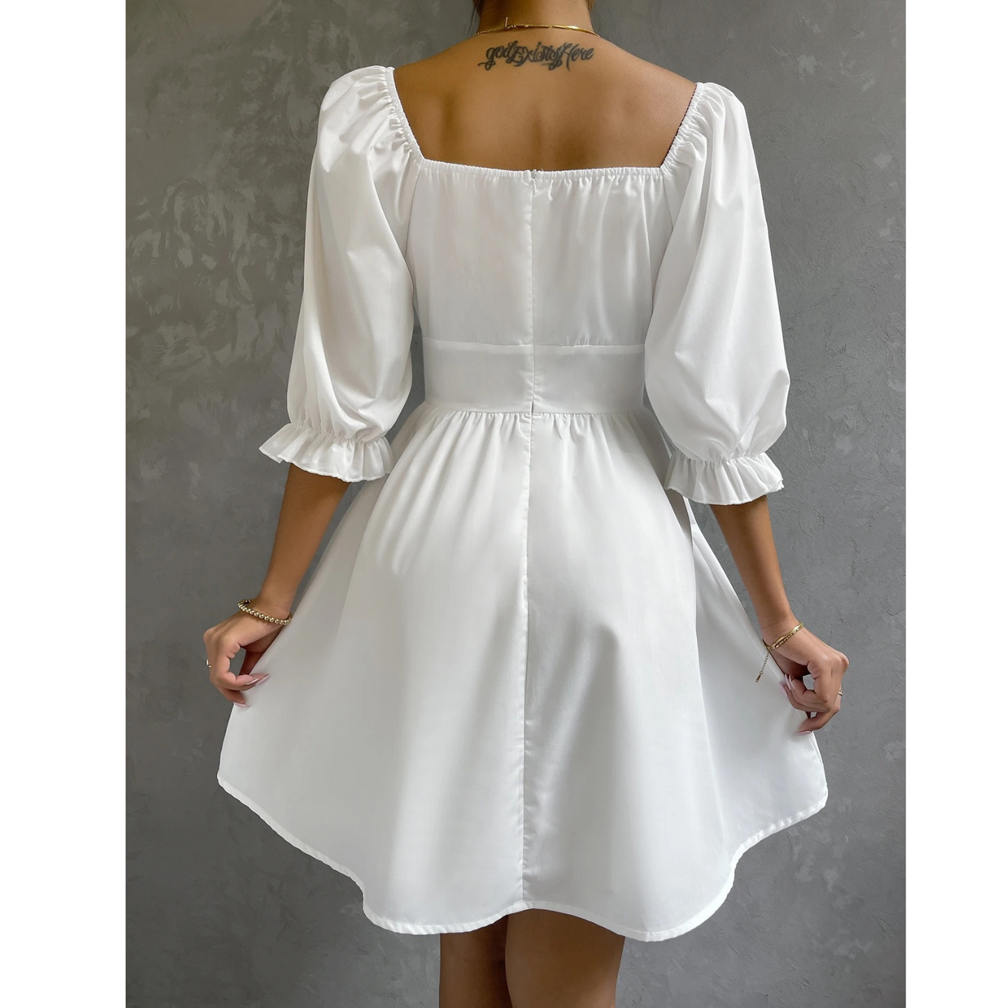 Sommerkleid in Weiß mit schlichtem elastischem Design