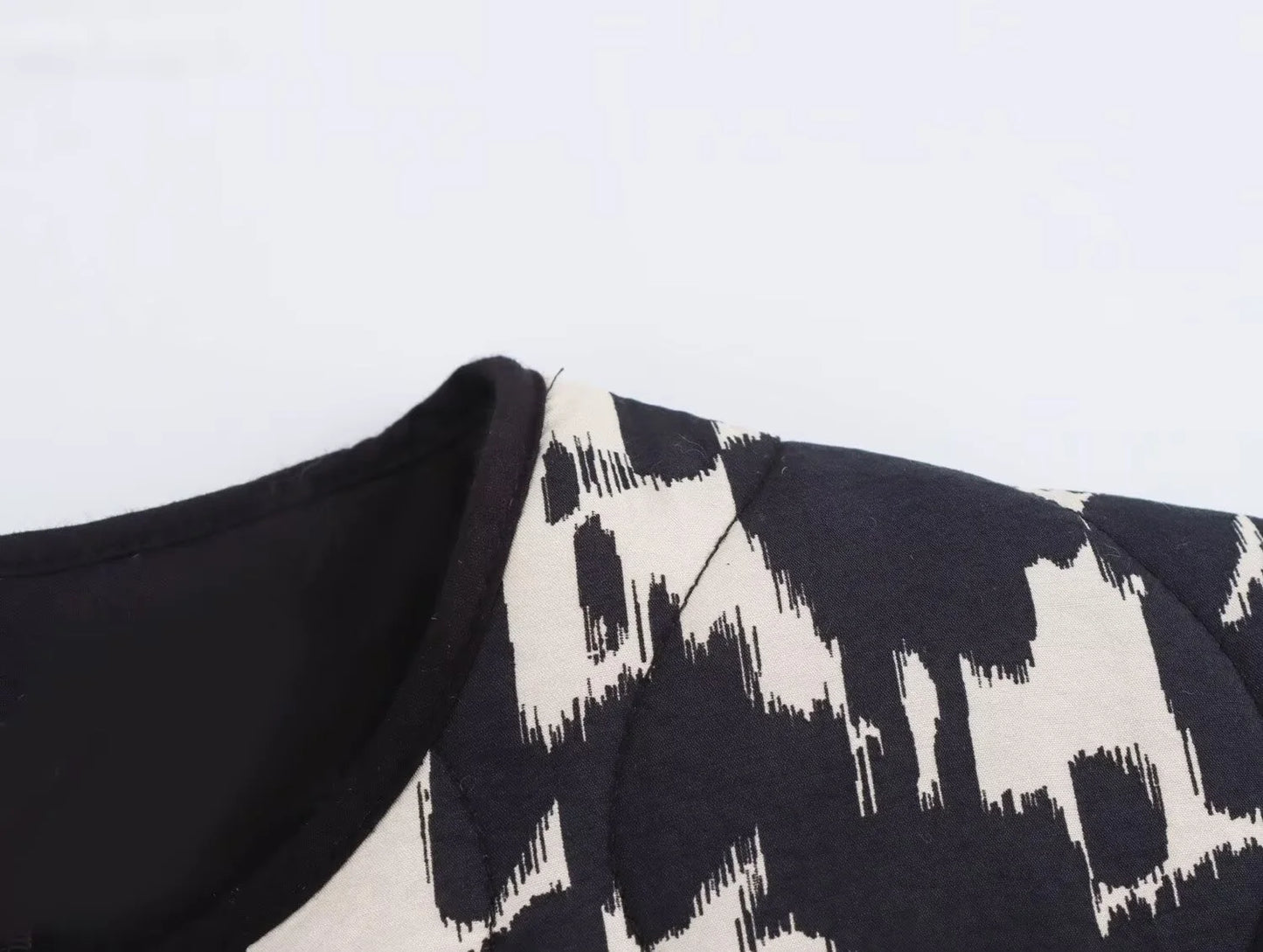 Damen - Jacke - Schlangenhautdruck - Knopfleiste Langarm - Winter