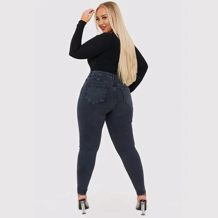 Katrin Hose mit figurbetonter Passform und Bauchansatz