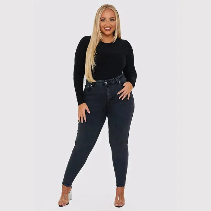 Katrin Hose mit figurbetonter Passform und Bauchansatz