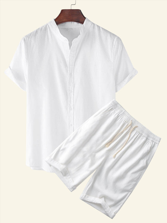 Klassisches Herrenhemd mit halber Knopfleiste und Shorts mit Kordelzug