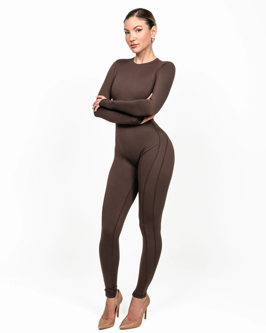 Taillierter einteiliger Jumpsuit mit ärmellosem und rückenfreiem Design