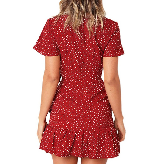 Kurzes Sommerkleid mit V-Ausschnitt und rotem Tupfenmuster