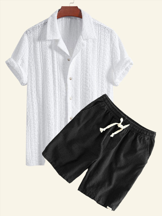 Trendiges Sommerset mit geometrischem Shirt und luftigen Shorts