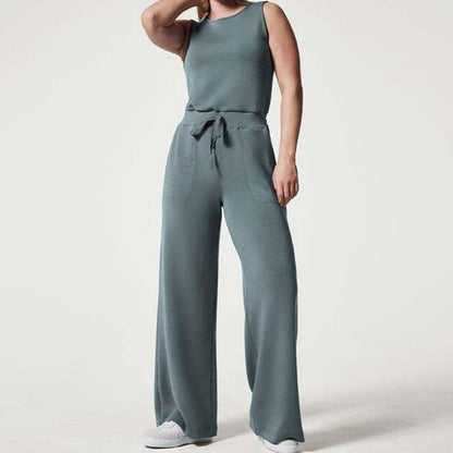 Schlichter taillierter Jumpsuit für sommerliches Flair