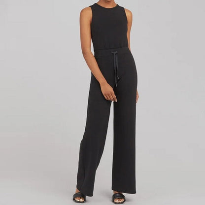 Schlichter taillierter Jumpsuit für sommerliches Flair