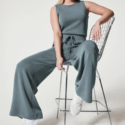 Schlichter taillierter Jumpsuit für sommerliches Flair