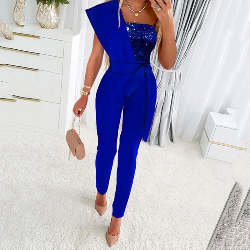 Raffinierter Jumpsuit mit glänzender Schnalle und schmaler Hose