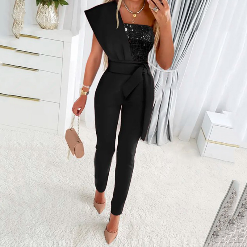 Raffinierter Jumpsuit mit glänzender Schnalle und schmaler Hose