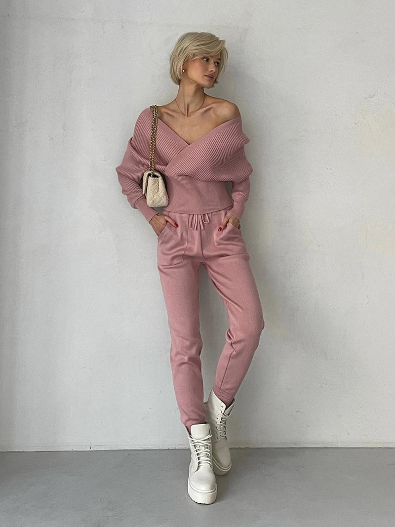 V-Ausschnitt Gemütliches gestricktes Streetwear-Set perfekt für einen eleganten Look auf der Straße.