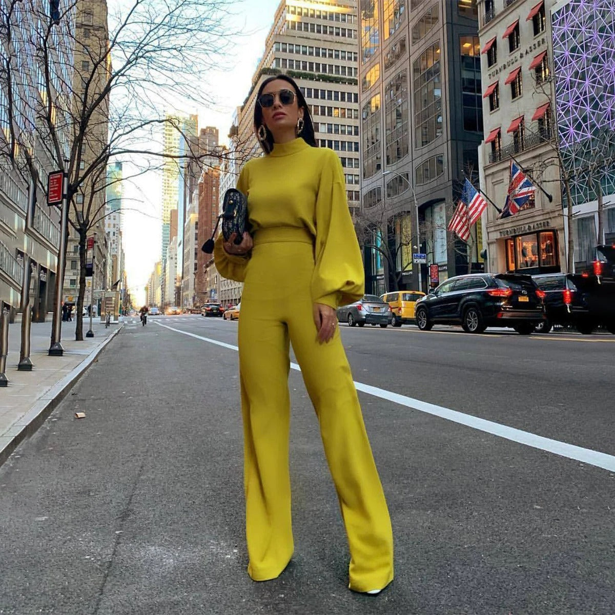 Unifarbener Jumpsuit mit hohem Kragen und weiter Hose Streetwear