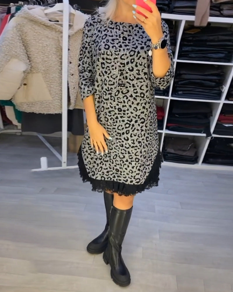 Lea Schmal geschnittenes Kleid mit Leopardenmuster