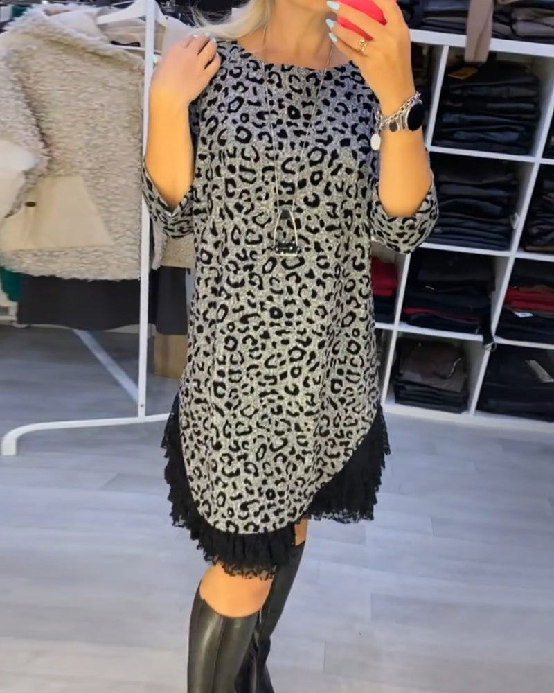 Lea Schmal geschnittenes Kleid mit Leopardenmuster