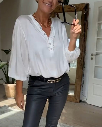 Lovisa™️ Elegant blus med knappar och V-ringning