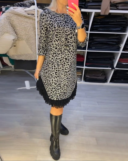 Lea Schmal geschnittenes Kleid mit Leopardenmuster