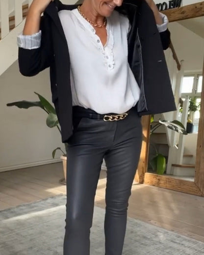 Lovisa™️ Elegant blus med knappar och V-ringning